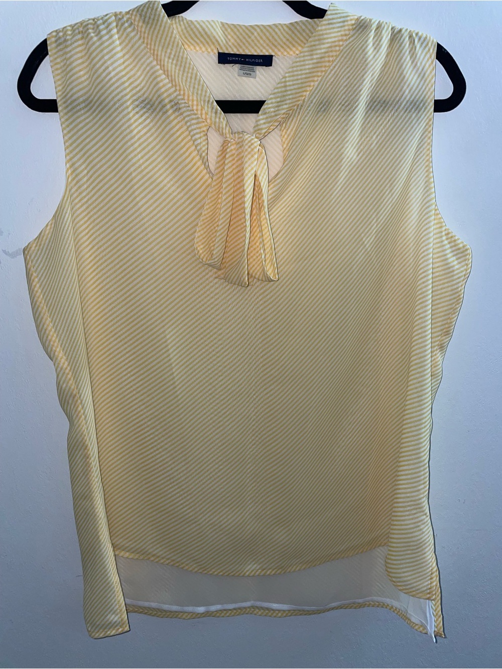 Tommy Hilfiger Pale Yellow Striped Tie-Neck Sleeveless Blouse Women’s Size L